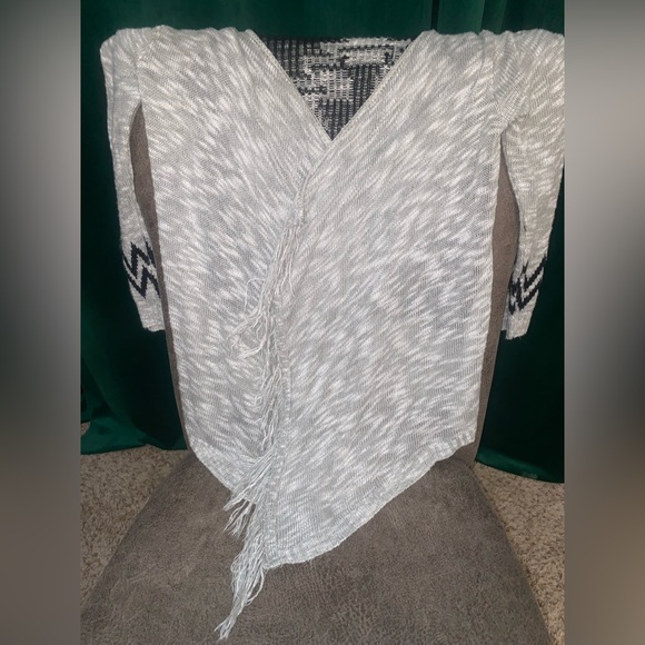 Tribal Grey Knit Sweater With Fringe - Picture 3 of 6